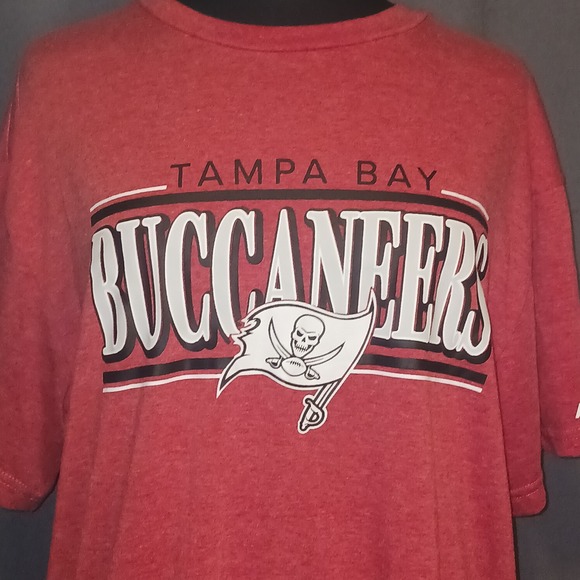 Tampa Bay Buccaneers T Shirt AdventHealth Logo Football NFL - Picture 1 of 7